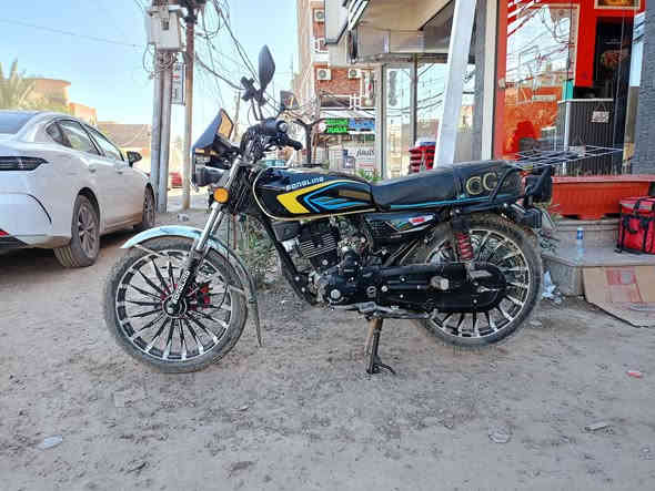 سلام عليكم دراجه ايراني نوع سونلك 5 كير مكينه 200 موديل الدراجهز 2026  الدراجه مكفوله كفاله عامه من كلشي بيهه بس الدبلات الاماميه ذبن دهن قليل مصارلهه هواي من طالعه من المعرض دراجه حلوه ونضيفه عوزهه بس غسله الرقم ***********
