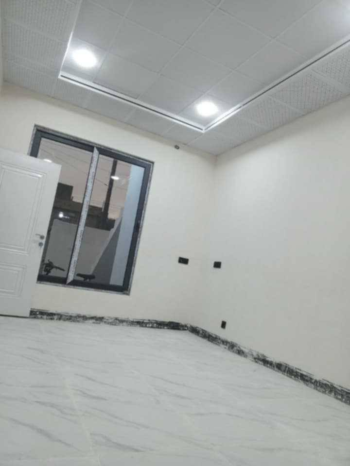 دارللبيع مساحة/100/متر قطاري بناء صفر بيها وارد شهري ٢٢٥ألف
العنوان:قادسية الثانية 
نوع العقار:رقم 
يحتوي على استقبال ومطبخ وهول وغرفة نوم
موقع مميز وشارع عريض تبليط ومجاري وماءحلوو 
سعر:٤٩ مليون وبيها مجال 
للاستفسار مراجعة مكتب النورين للعقارات والمقاولات أو الاتصال على الارقام التاليه:***********واتسأب
