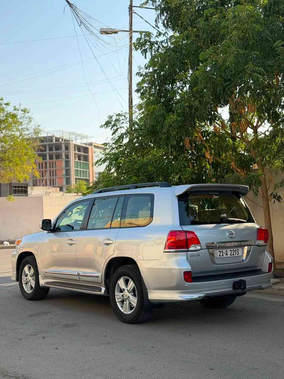 لاندكروز بريم 2013 مكفولة اصل باسمي للبيع
السعر 325 وبيها مجال
محرك وكير وصدر وتايرات وتبريد مكفولات جدد 
مكفولة من الصبغ والتبديل بيها فقط 4 أصابع بارد 
السيارة GXR 6 سلندر محرك 4000 
معتني بيها جدا ( دهن اكسادوا - بانزين سوبر - صيانة كاملة للسيارة من كلشي حتى للطفاية ) 
السيارة بريم ام الطفاية - كشن 3 حركات - زراك لايت - ومواصفات الفول ال Gxr 

رقم مميز رباعي  ب اسمي وهزه وفحص جديد 

حجر البيئة بلادي - تخم تايرات اصلي جديد - سبير الشركة ما نازل - كل العده الأصلية موجودة - بصمات الاحتياطية - 

مسويلها صيانة كاملة ( زيوت وفلاتر ومنضومة احتراق وجاهزه من كلشي ) 

ملاحضة السيارة بيه بداية جراد بسيط يم السلايد 
مكاني بغداد المنصور لاستفسار: 
*********** 
***********
