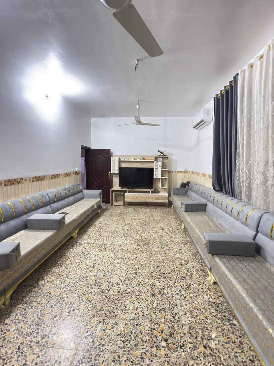 🏡 دار للبيع – الحي العسكري  خلف حسينة ايمة البقيع🏡
━━━━━━━━━━━━━━
📍 الموقع: خلف حسينية أئمة البقيع
مقابل أسواق الصادق
━━━━━━━━━━━━━━
📄 نوع الملكية: طابو صرف
📏 المساحة: 300 متر
🏢 عدد الطوابق: طابقين
━━━━━━━━━━━━━━
🔹 الطابق الأول:
🛏️ غرفتان نوم
🛋️ صالة استقبال
🌿 طارمة
🌳 حديقة
━━━━━━━━━━━━━━
🔹 الطابق الثاني:
🛏️ غرفتان نوم
🛋️ صالة
🚿 مجمعات صحية داخلية وخارجية
━━━━━━━━━━━━━━
📞 للاستفسار:
***********
💰 السعر: مراسلة واتساب أو ماسنجر فقط
━━━━━━━━━━━━━━
