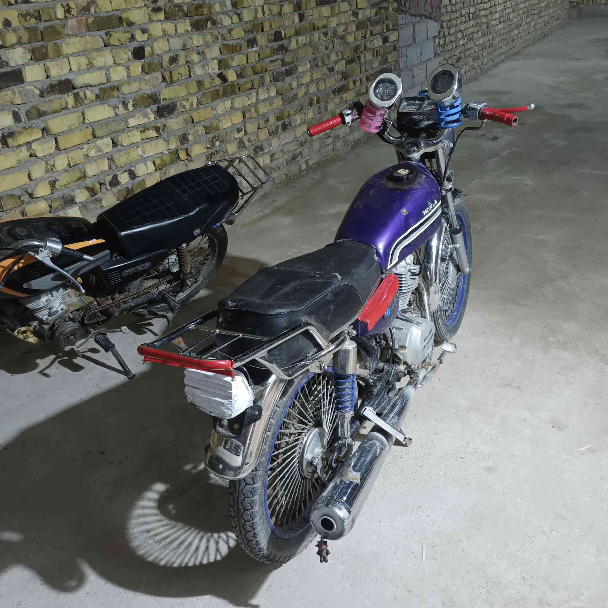 سلام عليكم دراجه البيع كلك نضيفه ماعايزه اي برغي دراجه كلش نضيفه شلعه فول موديل 2021 رايده دراجه 350 وبيه مجال قليل مكان دراجه نجف كوفه عباسيه نهر العريان يم مدرسه مقاتل العربي *********** وبي واتساب
