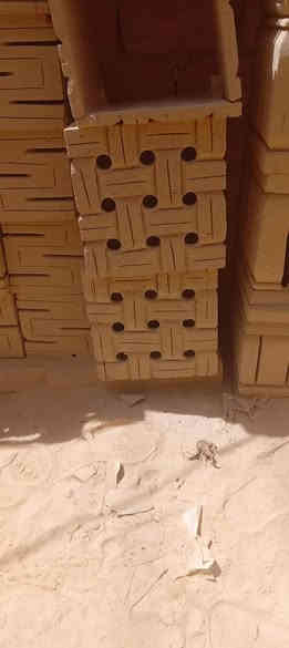 انا علي من مصر واقيم في بغداد اعمل  في دكورات الحجر الفرعوني في مصر   الدكورات والظغرفه والرسومات دي من اعمالي وده فن نحت علي الاحجار الطبعيه مثل الحجر السوري وغيرها انواع الخمات وتشكيل الرخام والاحجار  الطبعيه ونحت علي الجس والاسمنت
***********
