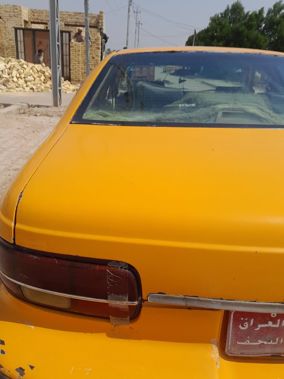 سلام عليكم سياره دولفين للبيع موديل 92معاملتها كامله واصله للهزه مكينه وكير جدد بلادي تبريدشغال حداده نظيفه تايرات جدد السعر18ورقه المكان ميسان التواصل على الرقم ***********
