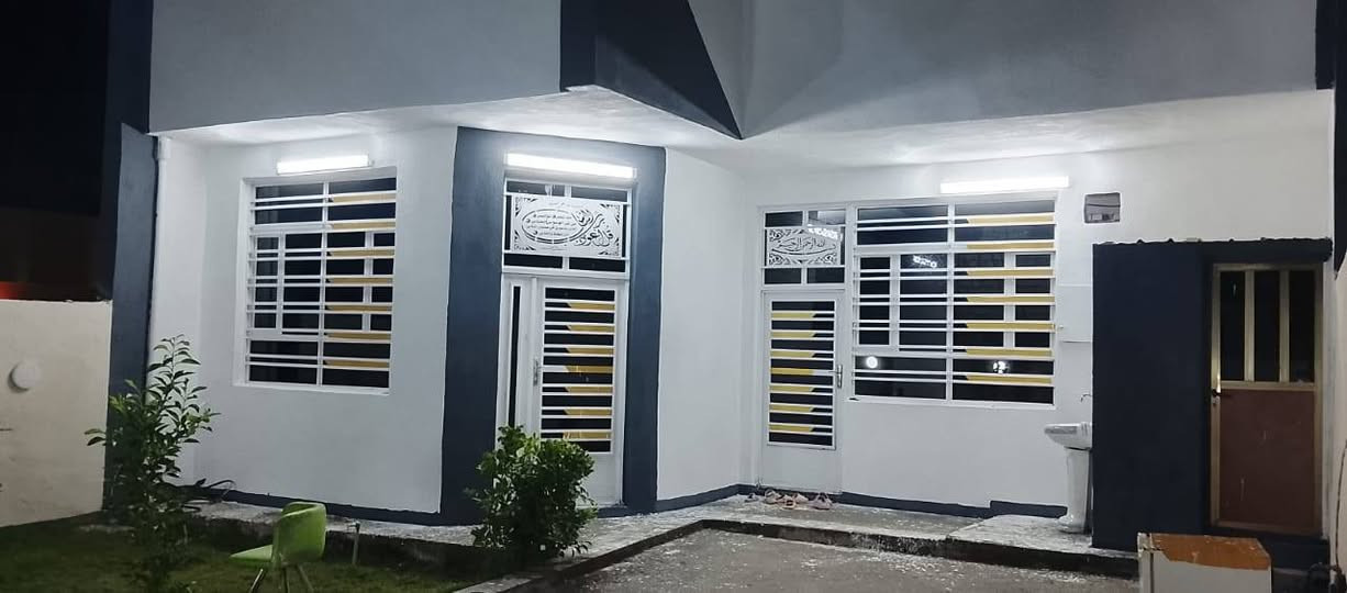 دار للبيع مساحه 
  ٢٧٠ متر 
الواجهه ١٠ متر 
النزال ٢٧ متر 
طابق واحد يحتوي على غرفتين نوم وصاله وستقبال ومطبخ وكراج حديقه طابو زراعي سند ٢٥
السعر 115 وبي مجال قليل 
استفسار على هذا الرقم ***********
