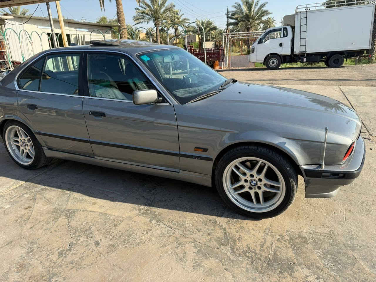 BMW 525 كير مكينة مال صقر دبل فانوس سياره جديده اي نقص مابيهة تبريد ثلج حدادية صبغ جمالية بدون حادث تحويل ثاني مكان بغداد ***********
