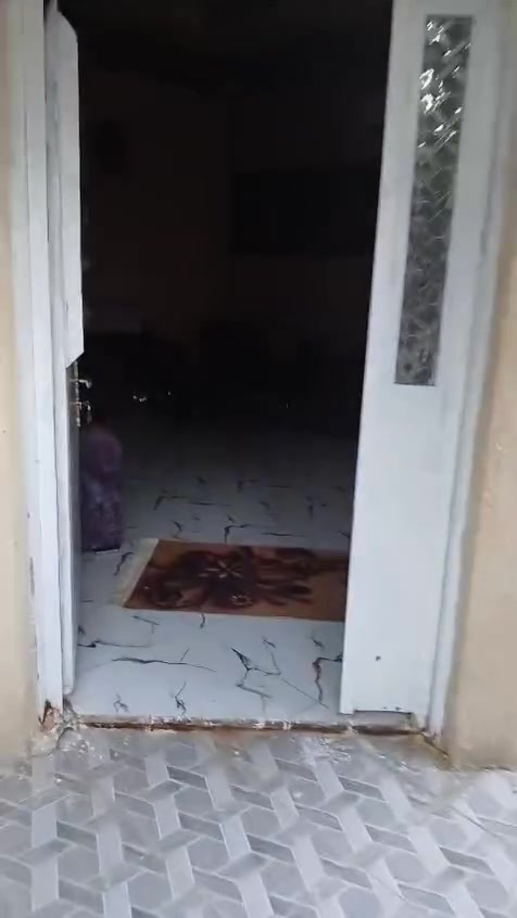للبيع بيت في منطقة الزنابره مقابيل حسينية ام البنين ع هذا البيت المساحة 300 متر
150 بناء و150 قطعة 
سعر البيت 40مليون هو والقطعة والأثاث
 
البيت من دون القطعة والاثاث ب25 مليون فقط البيت

: البيت والقطعة ب36 مليون من دون الاثاث
 
البيت و الاثاث من دون القطعة 30 مليون  أكثر استفسار اتصل على الرقم ***********
