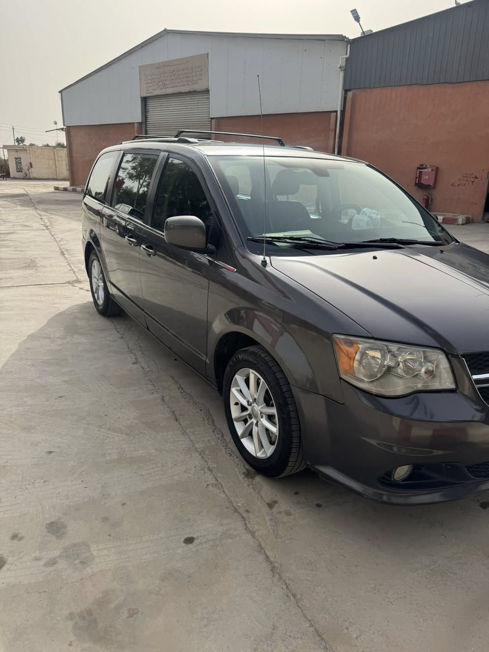 السلام عليكم دوج كرفان للبيع موديل 2019الساره فول مواصفات من عده الفتحه ماشيه 116الشراي يتصل ممتواجد ع الفيس ***********
