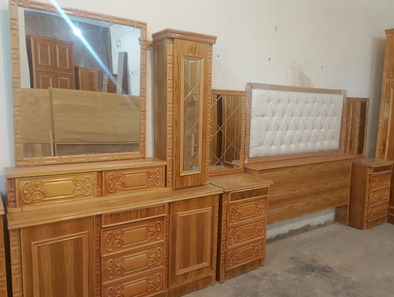 غرفة نوم جديدة (زيرو) غير مستخدمة أبداً للبيع المستعجل لأسباب خاصة وبسعر لقطة! 🛏️✨الغرفة كاملة وجاهزة وما تحتاج أي مصاريف.خشب ممتاز، متانة عالية، ومظهر فخم جداً يناسب العرسان.السعر المطلوب: [1300] وبيه مجال صغير للشراي الجاد.المكان: الموصل.📍 الصور المرفقة توضح نظافة وتفاصيل الغرفة بالكامل. للمهتمين، يرجى التواصل عبر رسائل الصفحة.*********** واتساب
