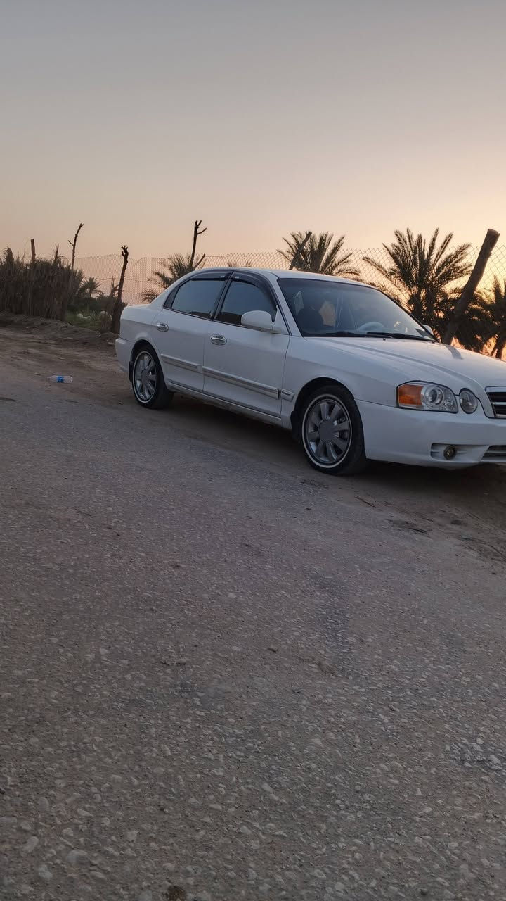 السلام عليكم البيع موديل 2004 ورد مريكي بيه الجملغ الخلفي فقط بدون دواخل محرك 2700 وكير وتبريد مكفولت تخم تاير جديد باتري جديد السياره جاهزه كهربايات     كله شغال مكاني بابل السياره كله ليبل واحد رقم بابل شرط التحويل السعر 60 وبيه مجال مامتوجد عله فيس ***********
