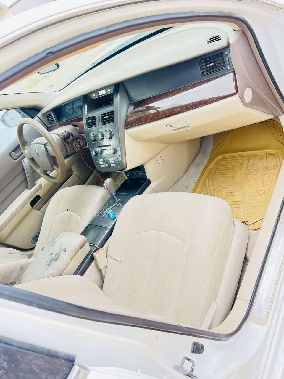 السلام عليكم رينو سافران 2010 السياره جاهزه  من كلشي كير مكينه حداديه تبريد كله كفاله مكينه حجم 2000 السياره بيه 4 قطع صبغ سبب شخوط بدون حادث كفاله رقم بابل تحويل ثاني يوم السعر 83 وبيه مجال 
الاستفسار ***********
