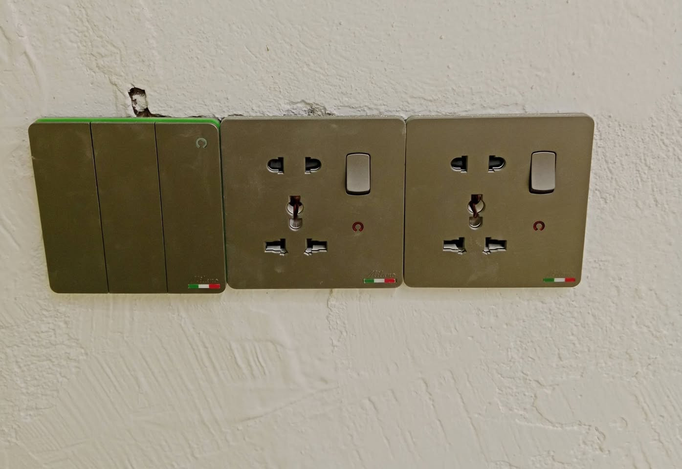 لتأسيس وصيانة جميع الاعمال الكهربائية و الصحية  للمنازل والمباني التجارية، نقدم لكم خدماتنا بحرفية ودقة عالية.
للتواصل والاستفسار:
📞 اتصل بنا على: ***********
📱 أو راسلنا على واتساب!
