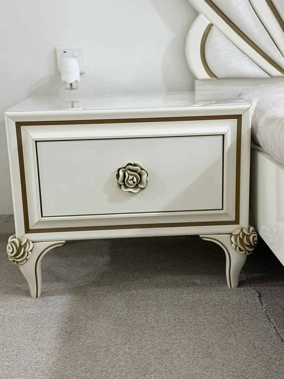 داشکێنرااااا
 شتی شاز و ڕاقیم بۆ هێناون
ئەم ژوورى خەوتنه بو فرۆشتن هی ديوانه 
نرخی تەنها 650هەزار  ، 
کلار - رزگارى كالار, السليمانية


**إذا كنت صاحب هذا الإعلان وتريد حذفه لأي سبب، رجاءا أرسل رسالة إلى الدعم الفني**