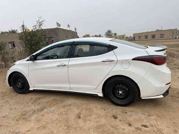 السلام عليكم النترا 2015 خليجي سنويه مجدده مكينه ١٨٠٠
سياره فول مواصفات فتحه جاهزه وجديده سياره 
كفاله من ضربه وتبديل فقط رشات بسيطه جداً 
السعر ١١٧ الشراي يتصل ***********
