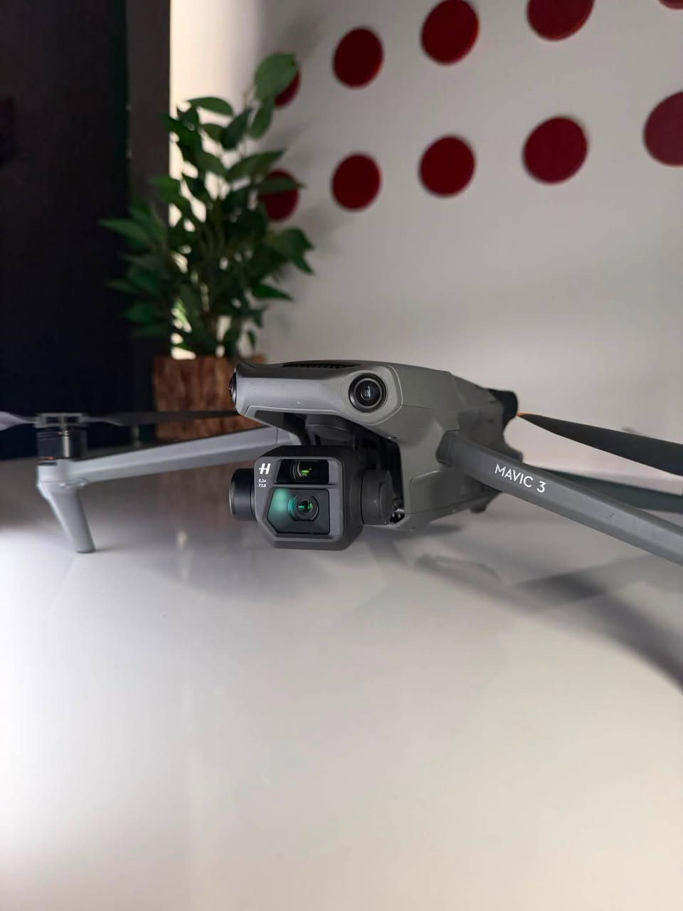 السلام عليكم
درون dji mavic 3  للبيع 

نظافة 100‎%‎ استخدام قليل جداً 

ملحقاتها كاملة كما موضح بالصورة

متوفر اتصال ايضاً ***********
