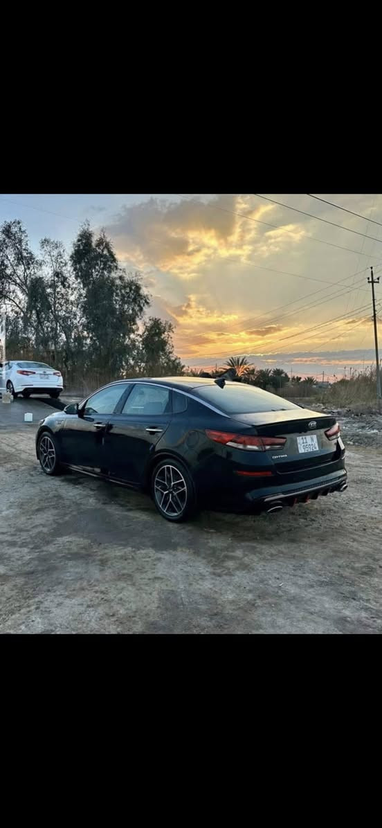 السلام عليكم ورحمة الله وبركاته 
كيا اوبتما اكس ال موديل 2020 رقم بغداد انكليزي بأسمي
الحادث خلفي وجميع ملاحظات السيارة  بيهة سونارين السيارة 
بانوراما 
بصمة تشغيل 
بصمة ابواب أمامية
بصمة جنطة
داخل السيارة جلد
كرسي كهرباء
تدفئه كشنات أمامية وستيرن
شاشة جبيرة car play و android auto
وضعيات قيادة
فول تحكم ستيرن جهتين أوامر صوتيه وتثبيت سرعة وتثبيت مسار
مخارج شحن 
رادارات أمامية وجانبية بالمري 
واشاير بالمري
قيادة ذاتية
تنبيه توقف ذاتي امامي خلفي تنبيه الاصطدام
كاميرا خلفية 
مكينة 2400 cc  مبرمجة تستقبل البانزين العادي بدون ادوانز
 
إدامة كاملة لعبوة البانزين فلتر وفيت بمب كامل 
تخم دسكات
باتري جديد اميرون الاصلي الاخضر 
ادامة للمحرك كاملة تبديل بلكات شركة اصلية تفصيخ ومجاول وبخاخات وتنظيف الدكشن البارد والغرف و الخ 
كلشي بيهة شغال وع حسب الاصول ماشية 83 الف ميل
حادثهة جاملغ خلفي ايسر وقبق جنطة فقط قطعتين 
مكاني بغداد الكاظمية
السعر 150 
***********
*********** واتساب
