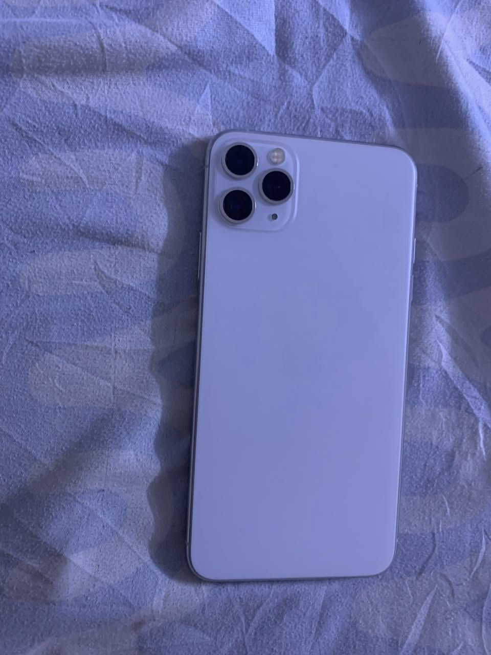 آيفون ١١ برو ماكس لون ابيض ذاكرة 256 بطارية ٩٠ ومبدل شاشه بس الي يحب يستفسر ***********
