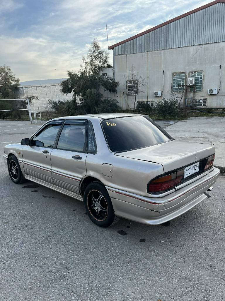 گڵاند مەکینه 63 ی مەرغووب سەیارەکە گێڕ و مەکینه س بەشەرتی فیتەر هەتا بڵی جوان و خاوینە بەشەرتی مووس و بڕاوە و وەرگەڕاو چوار ویل و تایەی لۆک ئارم سۆران ە ڕسمەکەیە بەس من بەهەدیە ئەی دەمێ بەشەرتی ماڵی مەدەنی دەیفرۆشم هەتا بڵی توند و تۆڵە و بی مەسروفە . گێر و مەکینەی سەعات چۆنە ئاوایە . مووشتەری لەخزمەتت دام 

سحر//18 و معامەلە 
شوین//ڕانیه
ژ.م//*********** رانية, السليمانية
