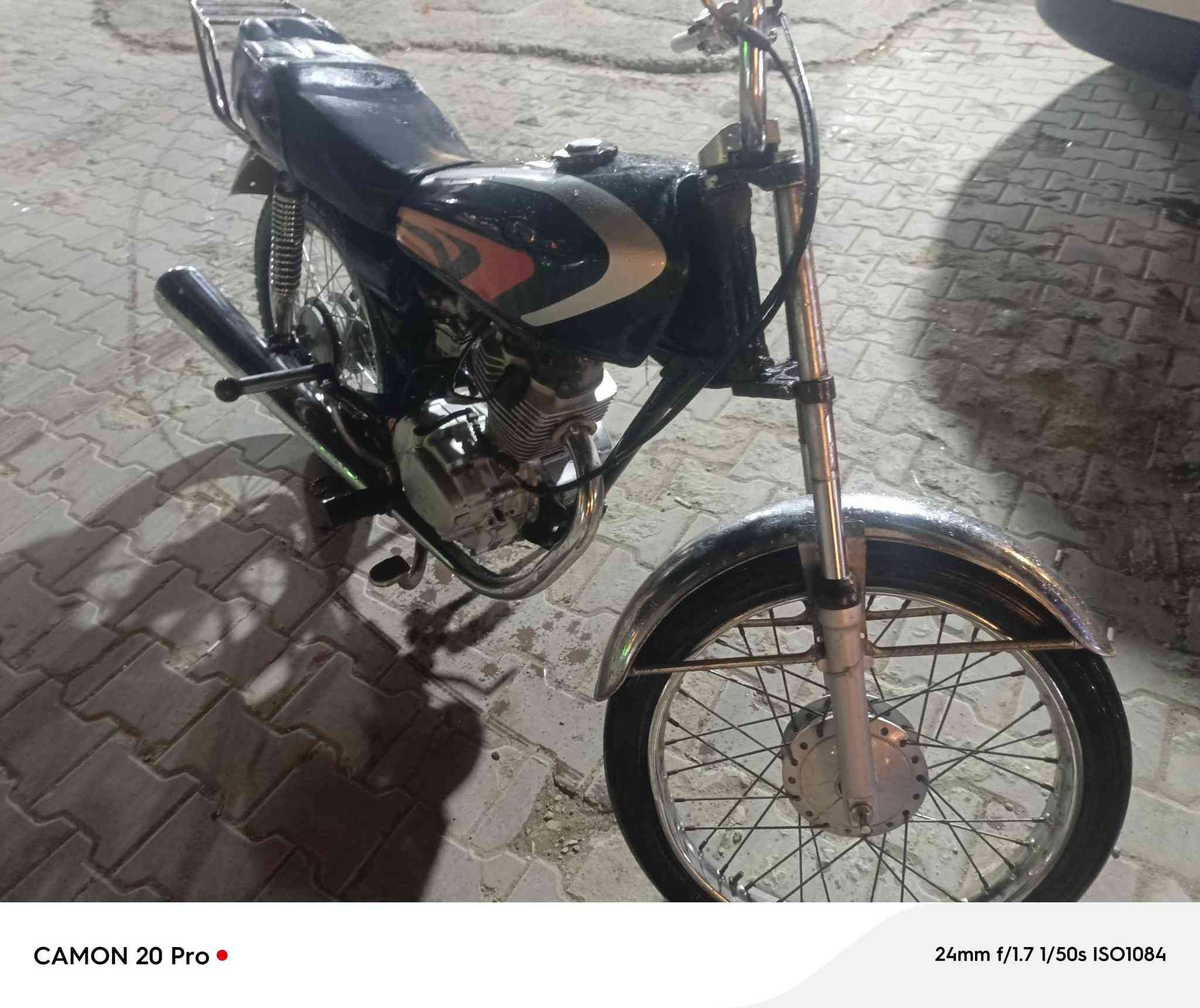 السلام عليكم دراجه للبيع ضايعات اوراقهه نامه سعر 350وبيهه مجال قليل مكلف بل نشر رقم ***********
