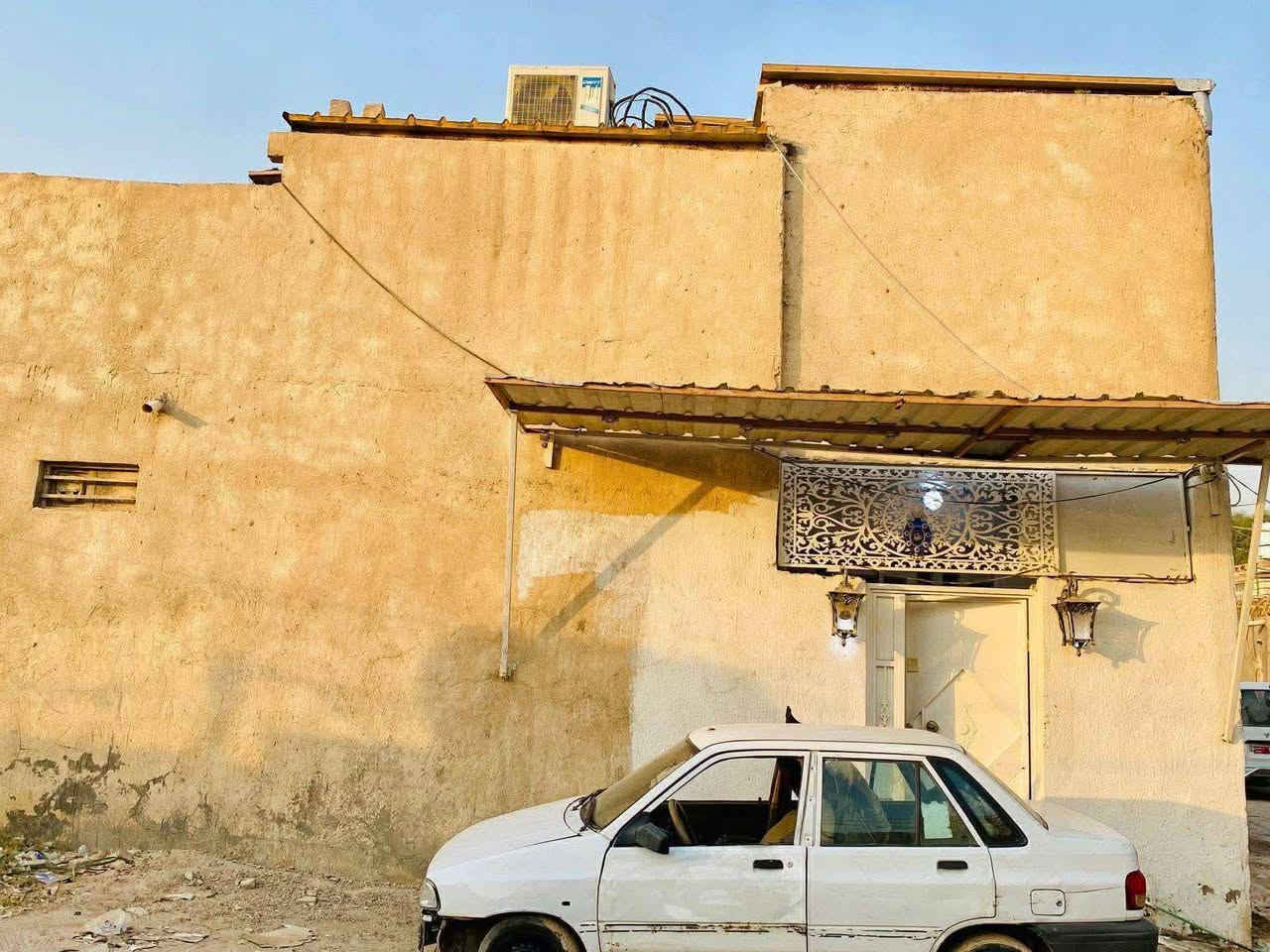 من صاحب البيت

🏡 بيت اللايجار – فرصة حلوة بالنجف  

📍 الموقع: شارع المطار الجديد – قرب أسواق فدك  
📐 المساحة: 58 متر  
 ايجاره فقط 150 الف
✨ موقع مميز وقريب من الخدمات والأسواق  
✨ مناسب للسكن  
يحتوي ع غرفه وصاله ومطبخ وحمام ومكشوفه وسطح


**إذا كنت صاحب هذا الإعلان وتريد حذفه لأي سبب، رجاءا أرسل رسالة إلى الدعم الفني**