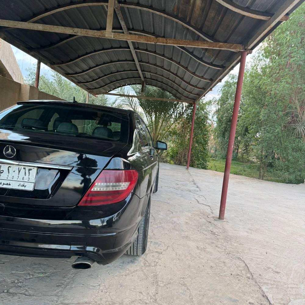 السلام عليكم
-مرسيدس C300 

-موديل 2008

-محرك V6 3600cc 

-رقم بغداد 

-وارد أمريكي مصبوغه عام جماليه 

السياره جاهزه من كلشي كفاله محرك وكير وحداديه 

بيها ضربة بالجاملغ عكس السايق والبنيد مبدلات ومصبوغات 

السيارة امانة الله مصروف عليها هواي فلوس وإدامة أول بأول يعني تاخذها وانت المرتاح 

مطلوب بيها 117$ وترهم مراوس هم حسب القناعه

تواصل: ***********
