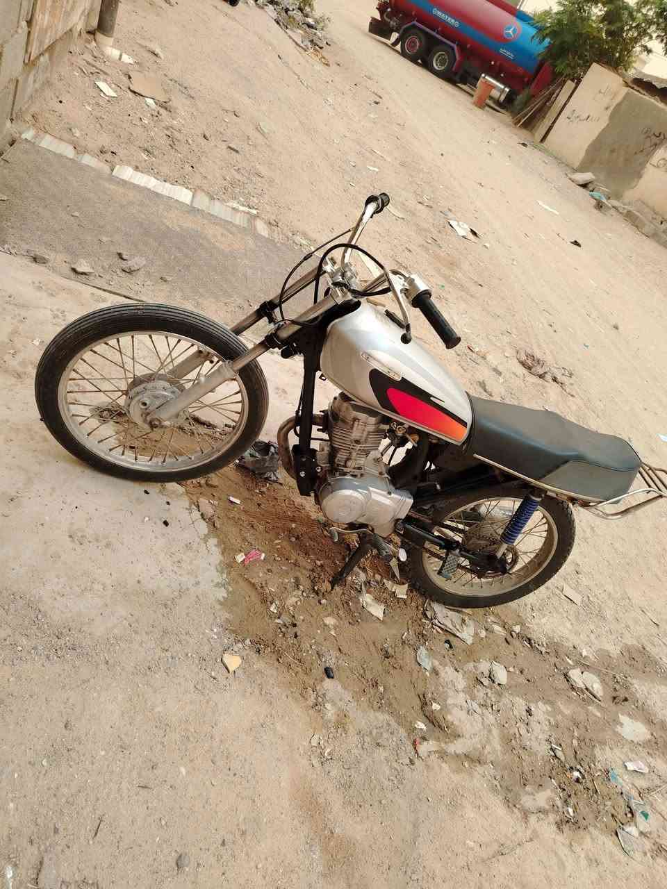 سلام عليكم دراجه حلوه نضيفه  للبيع سعر 300 الشراي يخابر بيع مستعجل ***********
