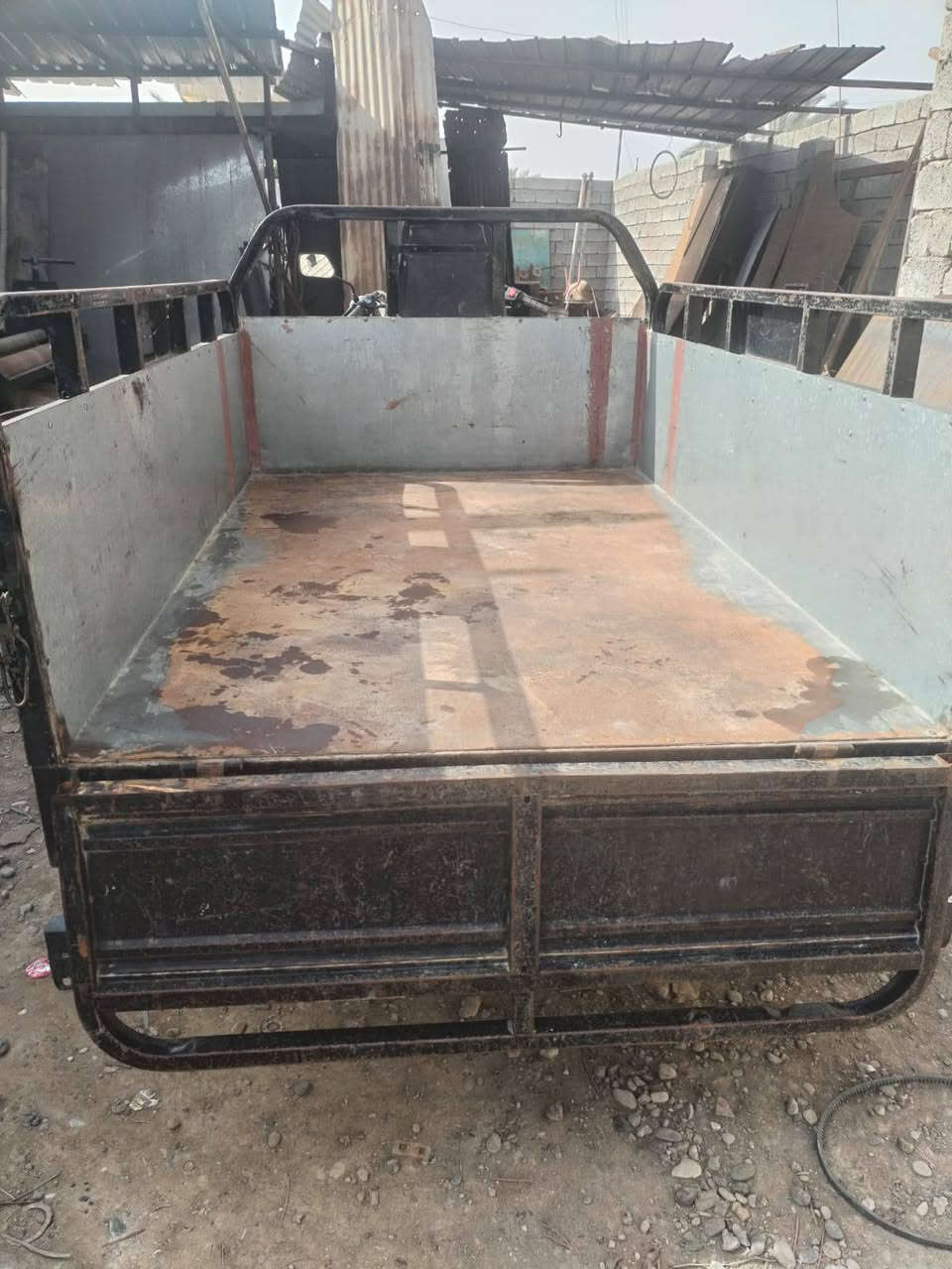 للبيع جاهزة مجهزة السعر واحد وثلث مية موديل 23/***********
