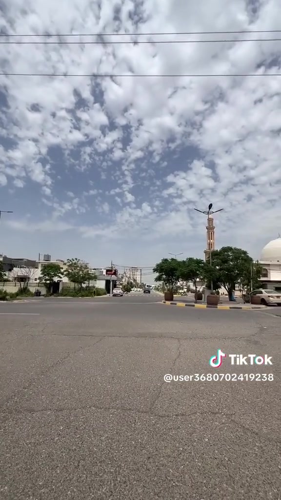 بيت #للبيع #موقع_مميز 

مساحة 200 م + 160 م حديقة 

ركن على اربع شوارع 

بناء حديث وجاهز للسكن 

يسجل طابو بإسم اي شخص يحمل الجنسية العراقية 

للاستفسار اكثر 

***********
***********
