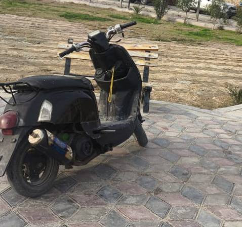 السلام عليكم
دراجه ماكس بوليسي
 للبيع بوشه 55 مزود 
الدراجه صالنصه رياضي 
بيها شلعه تشك الكاع 
تشتغل نكره سلف 
المكان بغداد الرستميه
للستفسار ***********
السعر 575
