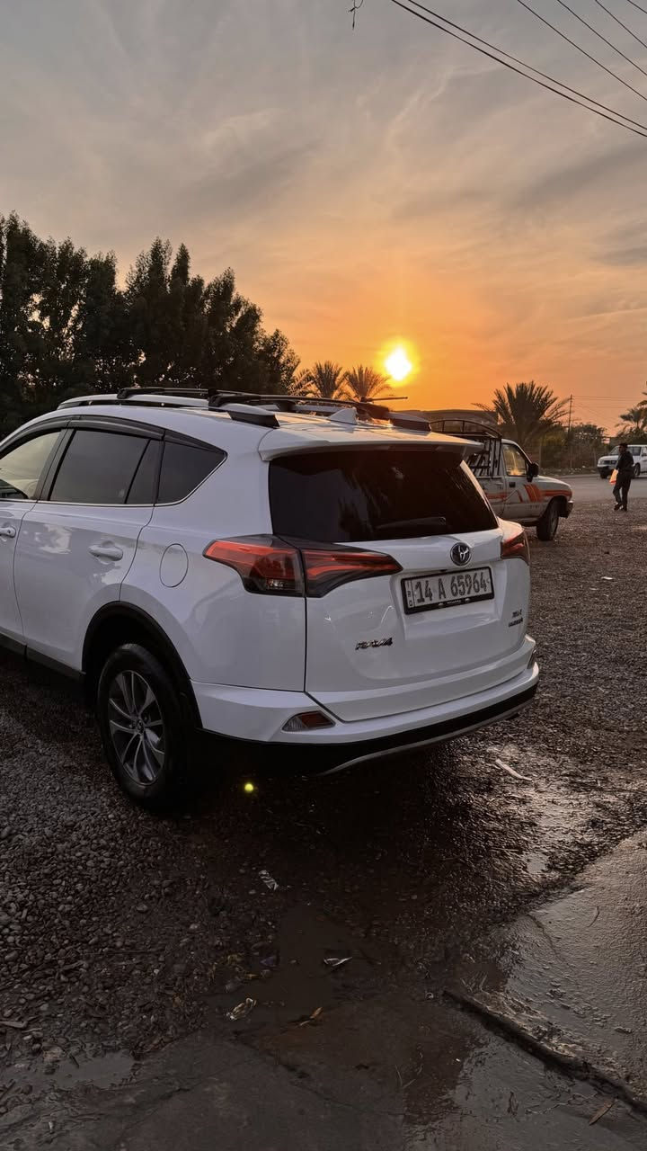 السلام عليكم  
راف فورً هايبرد و بانزين 
موديل 2018 امريكيً فول مواصفات
بدون صبغ ماعدا الدعامياتً حداديه جديده صدر جديد رقم بصره الدولي تحويل مشروع وطني لكل محافظات العراق ماشيه 53الف السعر 180وبيه مجال 
رقم صاحب السياره ***********
مكان السياره بلد
