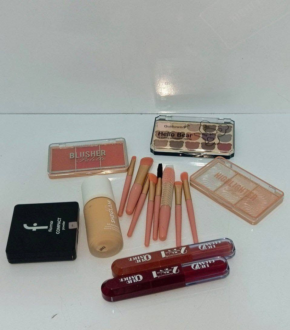 💄 بكج مكياج متكامل
كلشي تحتاجيه لإطلالة ناعمة أو قوية بنفس الوقت ✨
📦 يحتوي على:
فاونديشن بملمس خفيف وتغطية حلوة
بودرة تثبيت
باليت بلاشر
باليت ظلال عيون بدرجات ترندي
هايلايتر ناعم
فرش مكياج متكاملة
روجين سائل ثابت وألوان جذابة 💋
✨ المميزات:
✔️ مناسب للاستخدام اليومي والمناسبات
✔️ ألوان ثابتة وسهلة الدمج
✔️ عملي وخفيف على البشرة
✔️ خيار مثالي للمبتدئات والمحترفات
📩 للطلب والاستفسار خاص
العدد محدود ⏳

السعر 25 الف


**إذا كنت صاحب هذا الإعلان وتريد حذفه لأي سبب، رجاءا أرسل رسالة إلى الدعم الفني**