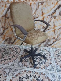 كرسي مكتبي • نظيف • توصيل البصرة