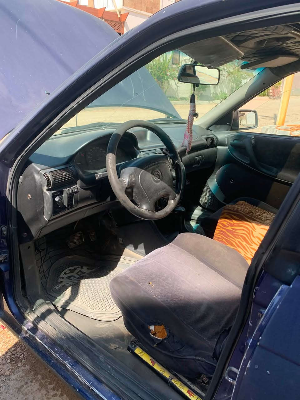 السلام عليكم ورحمة الله سيارة أوبل أسترة للبيع
موديل 95 گير أوتو محرك 1800 فول نضافة تبريد بلادي بس مو شغال الأرضية جلد مكاني فلوجة  لوحة بغداد السيارة بأسمي تحويل ثاني يوم الشراب يتصل ع الرقم ***********
