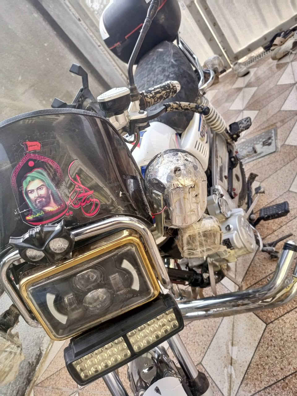 للبيع دراجه سفانه موديل 24 اوراق اصولي كهربائيات شغاله بصمه تشغيل عن بعد اوراق اصولي دراجه مجنبزه وخير من الله السعر 650 قفل 
رقم ***********
