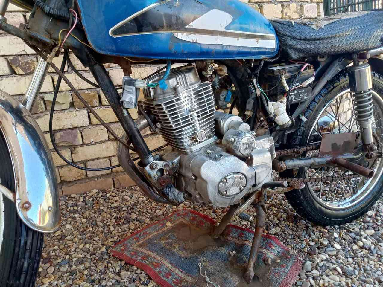 سلام عليكم للبيع بارت كلك كلك محرك مجفت ضفيره جديده تشتغل سلف تايرات جدد دبلات جدد لايت شغال السعر 325 وبيها مجال قليل  مكاني الشطره مقابيل محطه الكهرباء ... ***********
