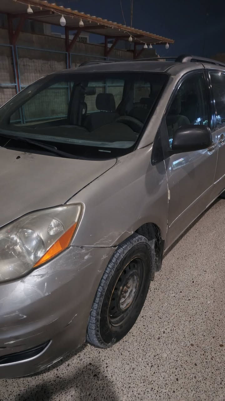 سلام عليكم تيوتا سينا موديل 2007
سيارة كلش حلوة وراقية 
سيارة 7 راكب 
محرك ٦ سلندر 
سنوية لل٢٩
فئة LE 
مثبت سرعة 
تحكم مري
تبريدها وتدفئتها كلش زينات وشغالات 
رقم شمالي بغداد 
سيارة تشتريها ثاني يوم نحول 
كلشي شغال بيها 
بيها جراد شوية وضربات بسيطة وكلهن سهلات انشالله 
السعر ١٠٢ وبيها مجال


**إذا كنت صاحب هذا الإعلان وتريد حذفه لأي سبب، رجاءا أرسل رسالة إلى الدعم الفني**