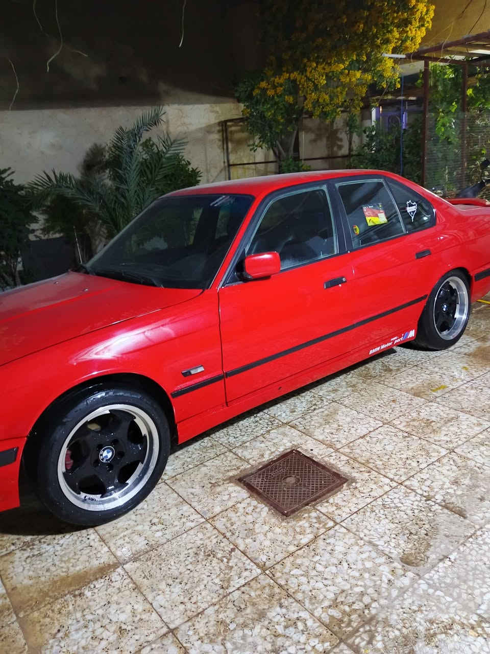 Bmw 525i
مكينه وكير وتبريد كفاله سنويه جديده لغايه 2031
ب اسمي تحويل مباشر هزه جديده 
اكزوز رياضي نظام بوابه 
ويل m5 اصل 
مصبوغه عام جماليه فقط 
*********** المحاويل, بابل
