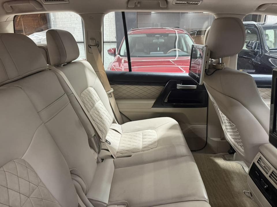 سلام عليكم لاند كروز مديل 2021 فول مواصفات كراند تورنك  كفاله عامه بدون اي ضرر اي نقص مابيها 8 سلندر جديده كلش مكان بصره ***********
