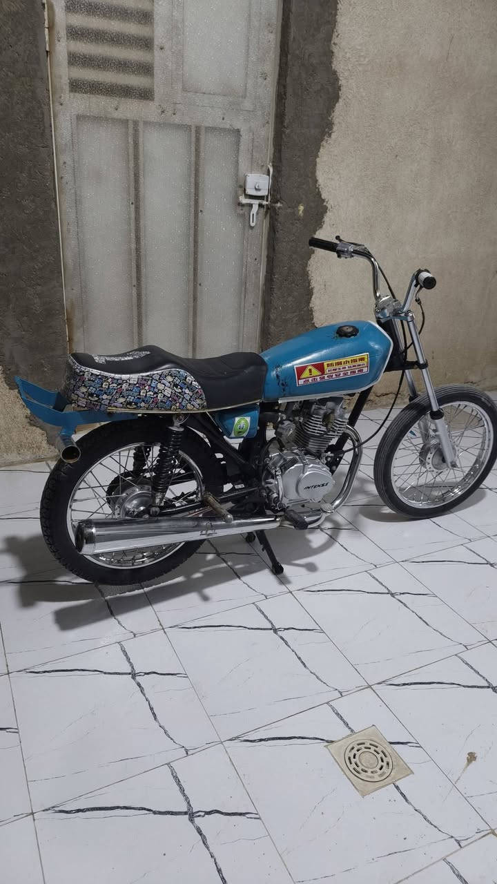 سلام عليكم للبيع او للمراوس نامة حربي محرك انتنس تعمير 25 شاصي 13
اوراق أصولي أصولي جاهز للترقيم 
عندك حربي مراوس راسني خاص بس مو واكعه اريد ناشف 
السعررر 650 وبيه مجال قليل مكاني بلقاسم 
اتصال ***********
