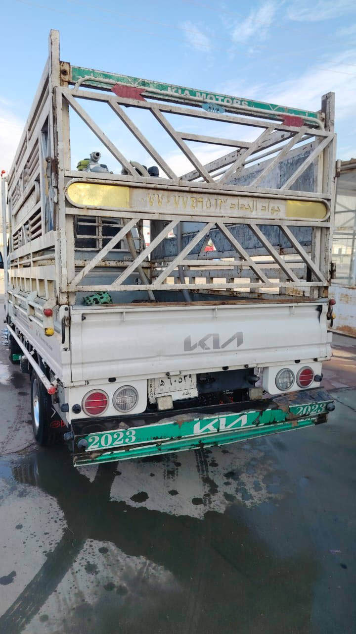 للبيع كيا فحل موديل 2023 رقم بغداد محوره ستد 27 تاير 14 تانكي 120 ابيعها كامله معه كامل ملحقات ماطورات سمچ محجر چادر  مكاني بغداد المشاهده ***********
