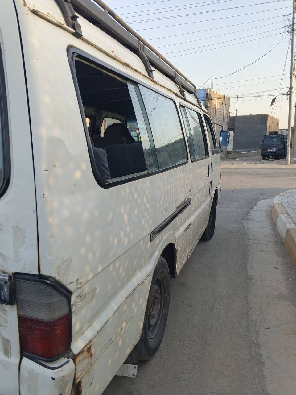 السلام عليكم
 كيا مازده للبيع موديل 96 رقم انكليزي بسمي  مصفره هيئه وغرامات سعر 45 وبيه مجال للاستفسار اتصال على الرقم ***********
