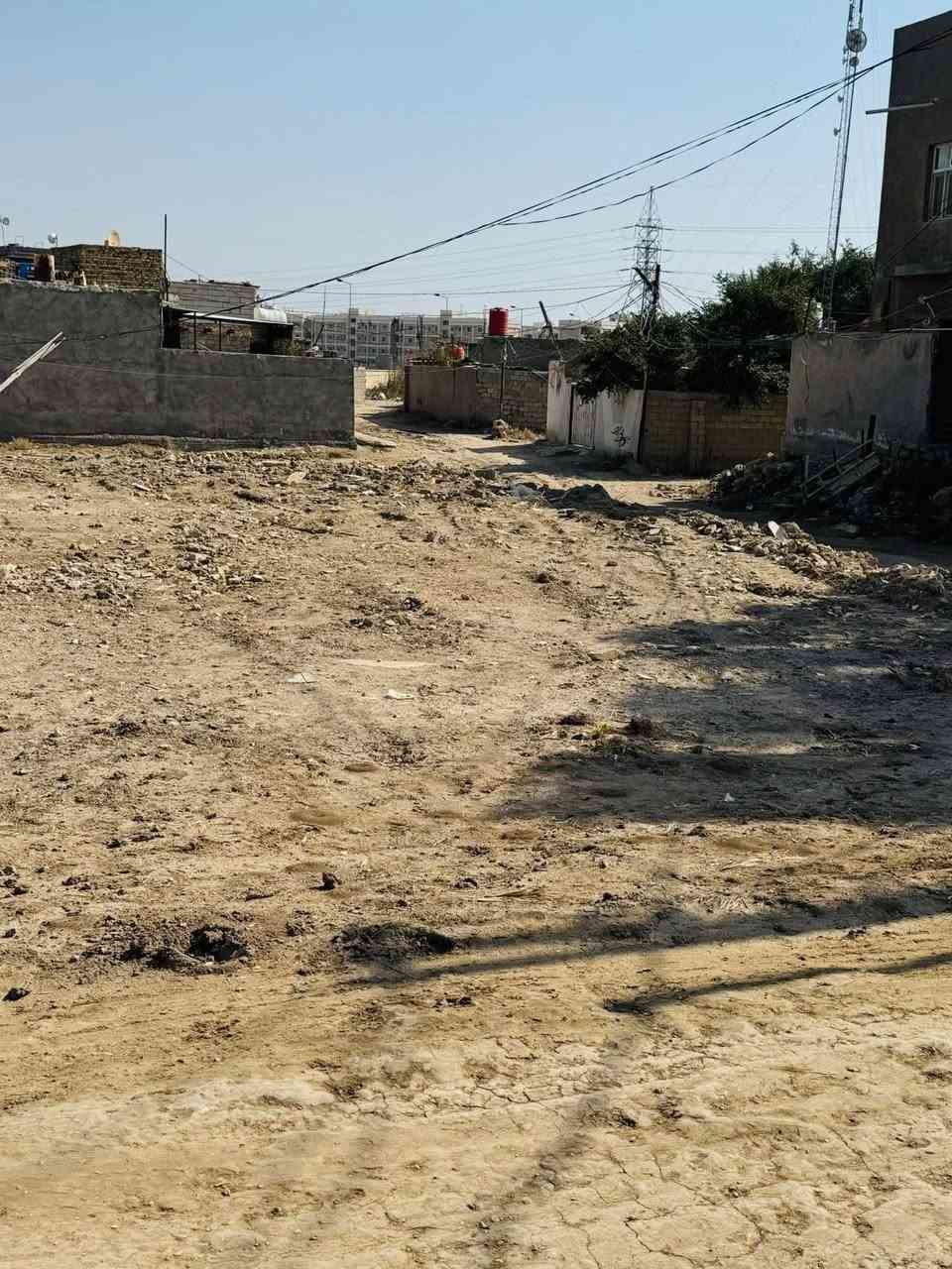 سلام عليكم قطعه ارض زراعي المساحه ٢٥٠ متر ركن .الموقع خلف المجمع السكني طريق حله نجف. القطعه مدفونه وجاهزه للبناء خدمات ماء وكهرباء ومجاري .السعر خاص ومناسب .الاستفسار على الأرقام التاليه .
*********** محمد رشيد 
*********** منتظر الصليخي
