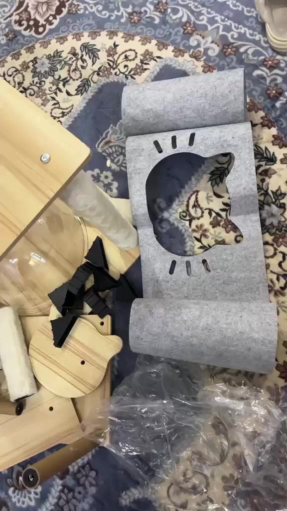 السلام عليكم ورحمة الله بيت قطط جديد مامستعمل للبيع سعره 60بي مجال مكان العريفيه
***********
