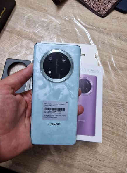HONOR X9C 
 نرخى 300  هه زار 
زاكيره 256  رام 12 خاوينى 100% بي شوخت كه م به كارهاتووه 
كامل  ئه شيا بي عه يب  و نه كراوه به زه مان 2رؤژ  گه ياندن هه يه 
***********
***********
------------------------------------------------------------------------------------
HONOR X9C 
سعره 300 الف 
ذاكره 256  رام 12  نظافه 100 % بدون شخط مستخدم قليل 
 غراضه كامل مابيه عيب خطين  و مامفتوح  بضمان يومين الفحص
متوفر توصيل
***********
***********

