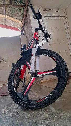 بايسكل جبلي رياضي 
كلشي شغال ما ناقصه اي شي
الله يشهد ما مبدل بي اي قطعه كله اصلي مختم حته براغي مال شركه مختمه 
1_حجم 26
2_تبديلات بلويل خلفي 7نمر شغالات 
3_و3نمر بل بايدر هم شالات بس يرادلهن يده تبديل 
4_بريكات فجوج وره كدام شغاله
5_دبل امامي شغال 

مكاني رمادي (سبعه كيلو وكدر  اجيك لبكان محدد)

