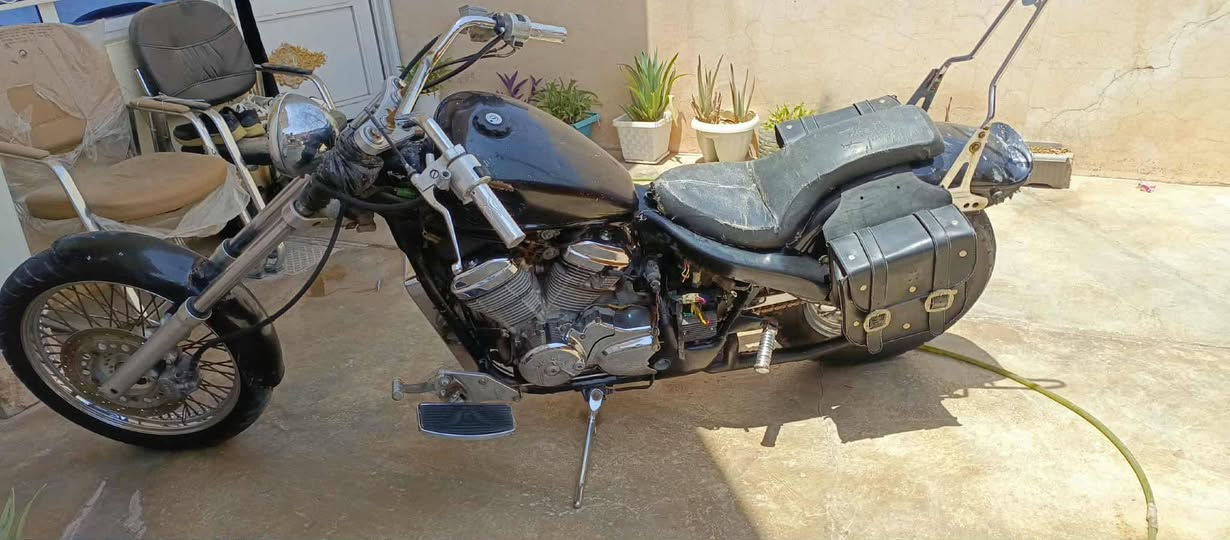 محرك وكير شغالات نكره بس تدري متروكه حاليا صار ٦ أشهر  يرادلهه ترتيب وصيانه الواتر بم هوه شغال  بس مكسوره  قاعدت البرغي  والباقي شغال ما بيهه شي وتحتاج صبغ وجماليه وجمبزه  وانطيك وياها  هدايا بعض الشغلات
رقم وسنويه باسمي  صلاح الدین  السعر ١٣ ورقه  *********** رقمي
