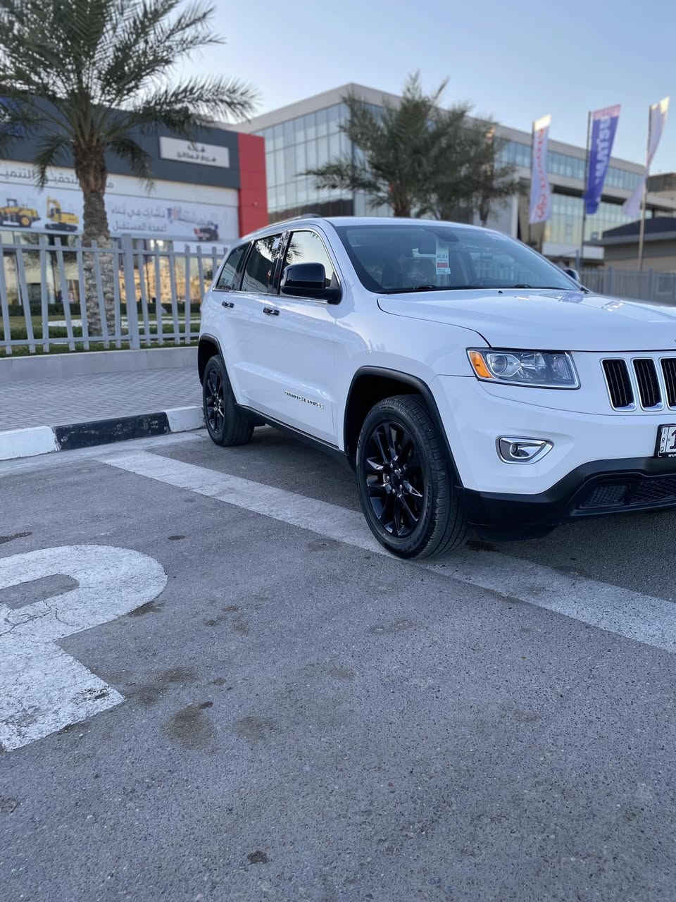 السلام عليكم

جيب شيروكي  لاريدو  كلين بدون حادث 
كفاله عامه السياره  

موديل2016 

ماشيه 82 الف m 

مواصفات 

بصمه  

شاشه 

كراسي جلد وكهرباء 

مكانها📍 بغداد  

السعر 184 وبيه مجال 
السياره احله من الصور وكلين كفاله 
لا تقيسه بلمهجومه 

رقمي ***********📲
