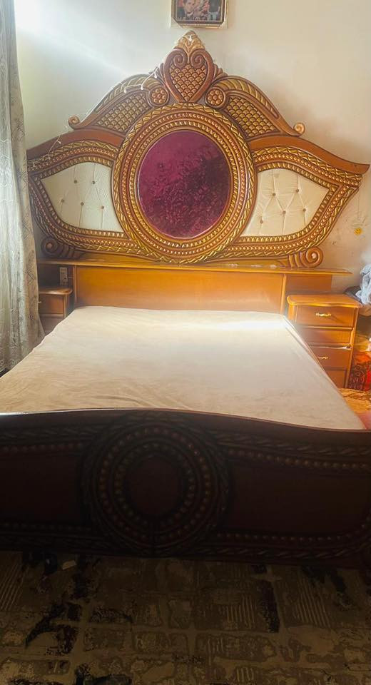 غرفه نوم صاج عراقي نضيفه كلش للبيع 700 قفل العنوان بغداد ام الكبر والغزلان  *********** 
واتساب
