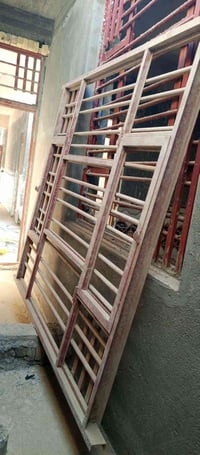 شباك لبيع الطول مترتين والعرض مترتين  تفصال السعر 300وبيه مجال وهذا رق...