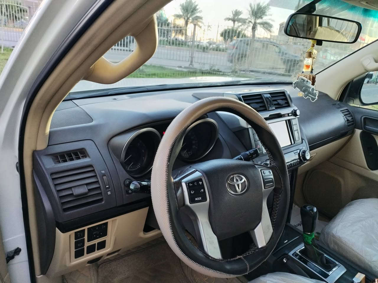 السلام عليكم
برادو موديل 2015 كفاله عامه لاصبغ ولا بارد
فول مواصفات 6 سلندر
السياره جديده وجاهزه امعنه الكلمه 
مكان السياره كربلاء المقدسة
السعر 360 $
رقم الهاتف ***********
