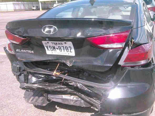 السلام عليكم 👋
النترا موديل 2018🏎️
حادثها خلفي صندوك وجاملغ بارد  موضح بل صور 
بجم كبس 
ارباكات سليمه كل موضح بل سونر 
موصفات نص 
السياره ماشية 66im
كير مكينه كفاله 
صدرها جديد 
ادامه كامله سياره متصرف عليها 
السعر 118 وبي مجال قليل 
المكان _بغداد _حي العدل 

*********** بغداد
